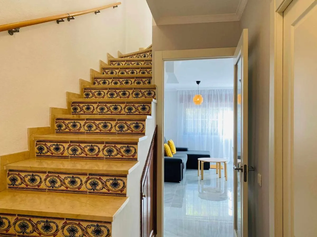 Bonita Casa Centrica Con Piscina & Parking Daire Torremolinos