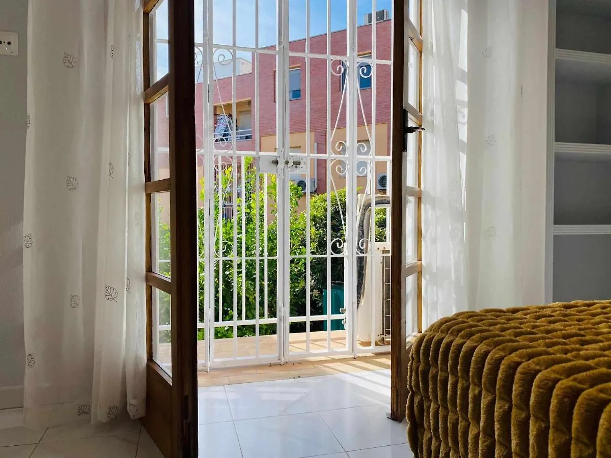 Bonita Casa Centrica Con Piscina & Parking Daire Torremolinos